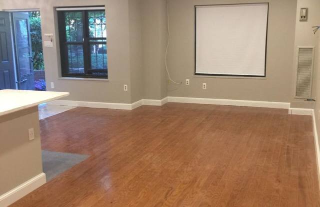 Back Bay 1-Bedroom with Patio| Broker Fee Paid! Gallery 4