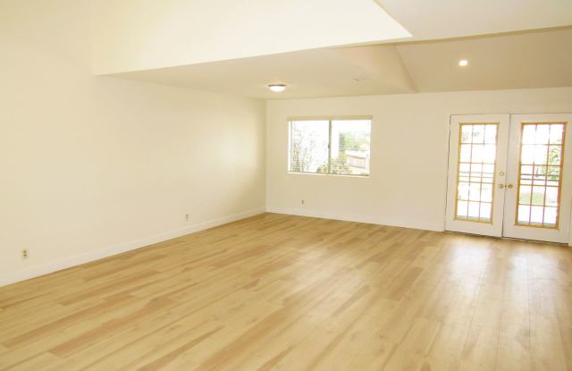 Spacious and Well Maintained 3 Bedroom 2 Bath single Family Home in The City of Corona Gallery 4