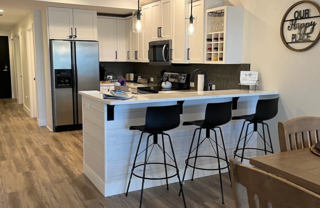 12 Washington Avenue - 12 Washington Avenue, Grand Haven, MI 49417