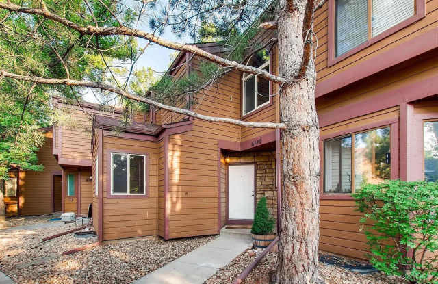 Beautiful townhouse in Gunbarrel with modern appliances, private master suite, vaulted ceilings, and private patio. - 6140 Habitat Drive, Gunbarrel, CO 80301