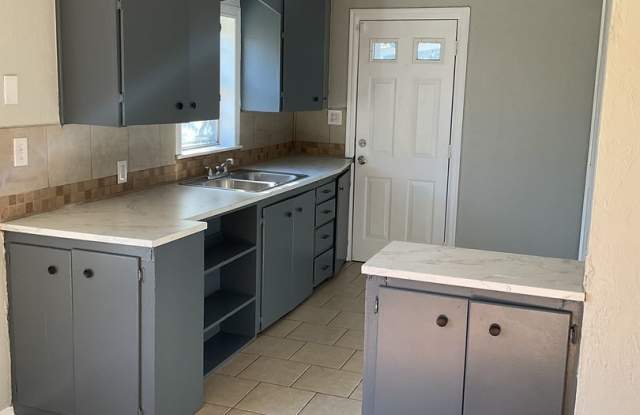 Two bedroom home for rent close to Rose State College Gallery 3