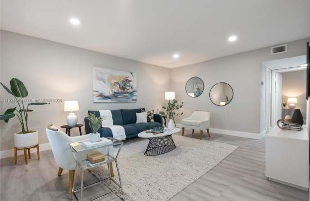 1350 NE 5th Ter photos photos