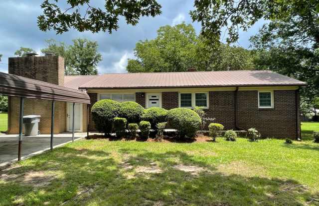 3 BED, 1 BATH BRICK HOME IN RANDLEMAN! - 156 Gum Street, Asheboro, NC 27317