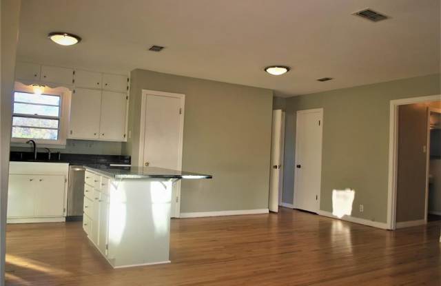 1310 Coit Gallery 3