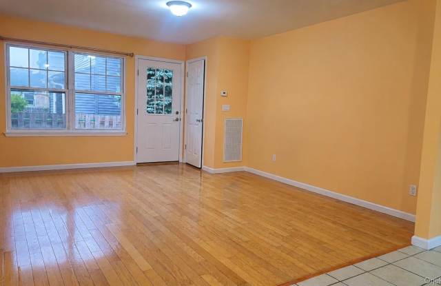 34 Nassau Avenue Gallery 4