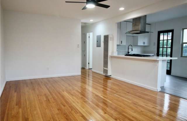 4689 Monroe Ave photos photos