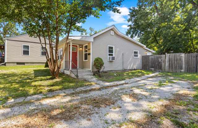 Update 1 bedroom Home with Fenced in Yard photos photos