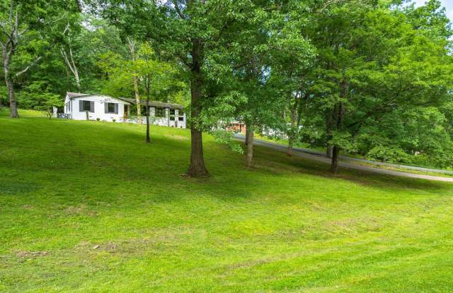 Amazing 3BE/2BA home in the West Meade  Hillwood Estates area! - 703 Clematis Drive, Nashville, TN 37205