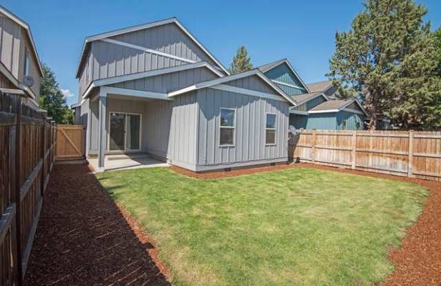 4 Bedroom House in SE Bend with Primary on Main Gallery 1