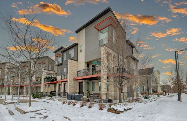 Evolve Real Estate: Sophisticated Central Park Townhome – Walk to Dining & Entertainment! Available December 1st Gallery 1