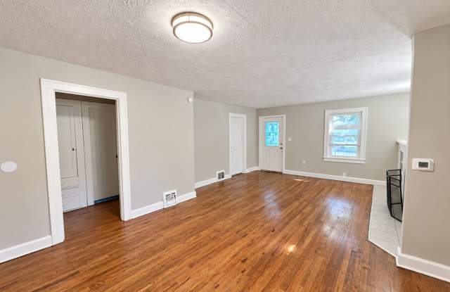 Charming 3-Bedroom Near Historic Independence Square! Gallery 4