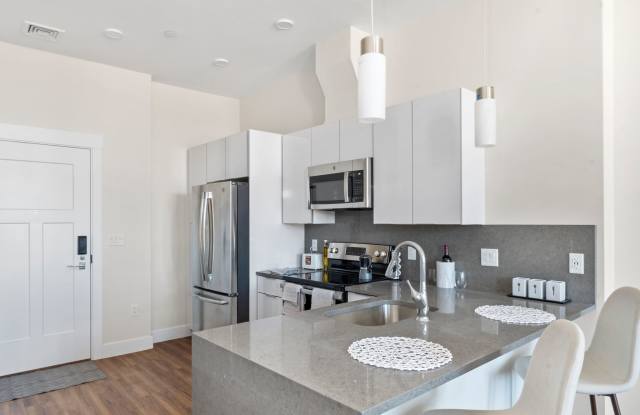 Newburyport Crossing Gallery 2