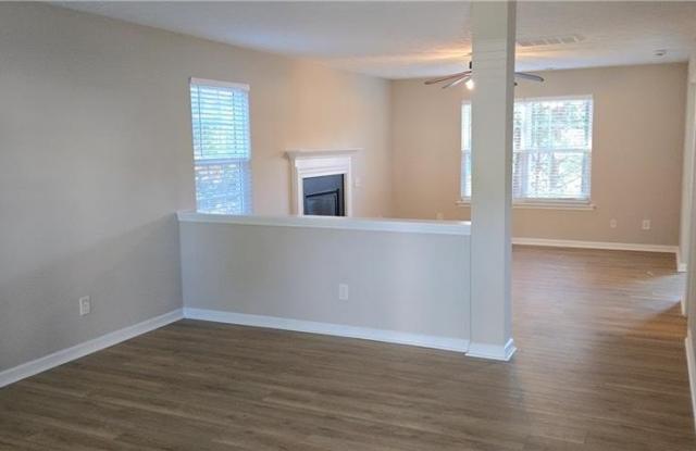 608 Red Oak Court Gallery 3