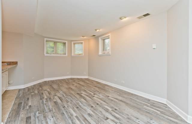 1427 W Winona St photos photos
