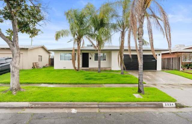 2034 East Acacia Avenue - 2034 East Acacia Avenue, Fresno, CA 93726