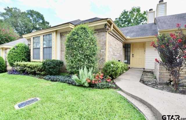 1725 Eaglewood photos photos