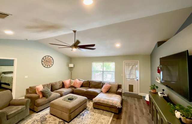Beautiful Pet Friendly 4bed/2Bath Navarre Home Gallery 4