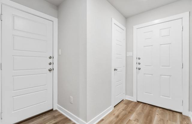 ONE MONTH FREE RENT WITH AN 18-MONTH LEASE! Modern 3-Bedroom Quadplex in Hunters Ranch | Open-Concept Living, Granite Kitchen & Private Fenced Backyard! Gallery 4