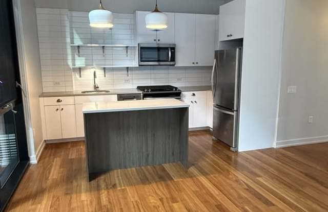 160 W Superior photos photos