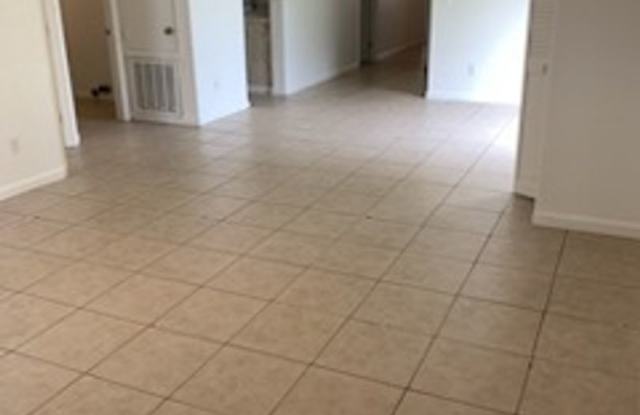 4BR/2BA Sanford Duplex - NO CARPET - STORAGE INCLUDED Gallery 3