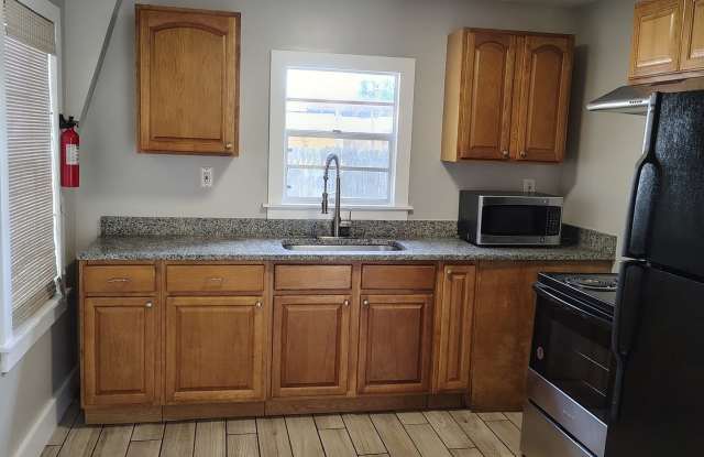 703 E Hanlon St photos photos