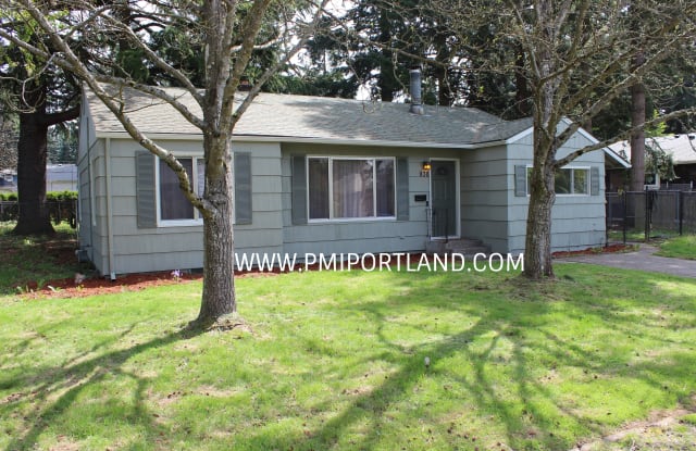 938 NE 109th Ave - 938 Northeast 109th Avenue, Portland, OR 97220