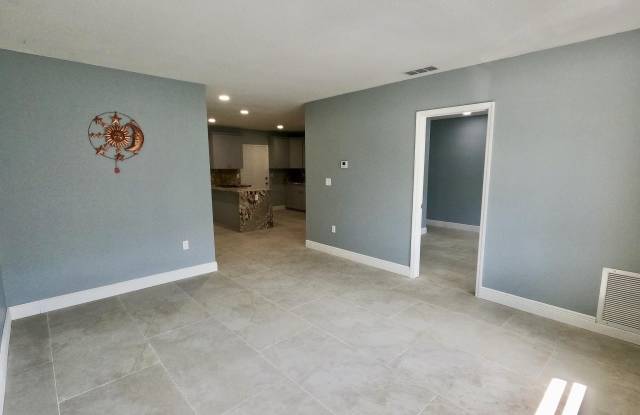 382 E Royal Palm Road Gallery 3