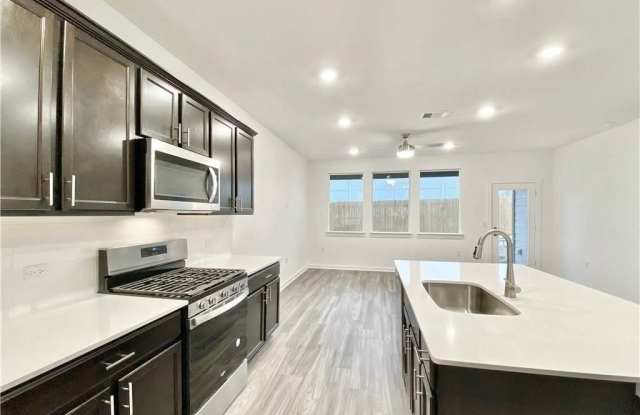 13816 Lubeck Drive Gallery 4