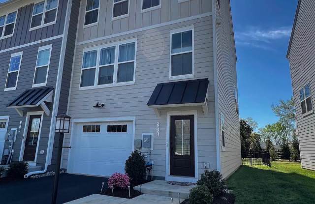 Spacious End unit Townhome - 4BR, 3.5 Ba in Pleasant Green in Crozet photos photos