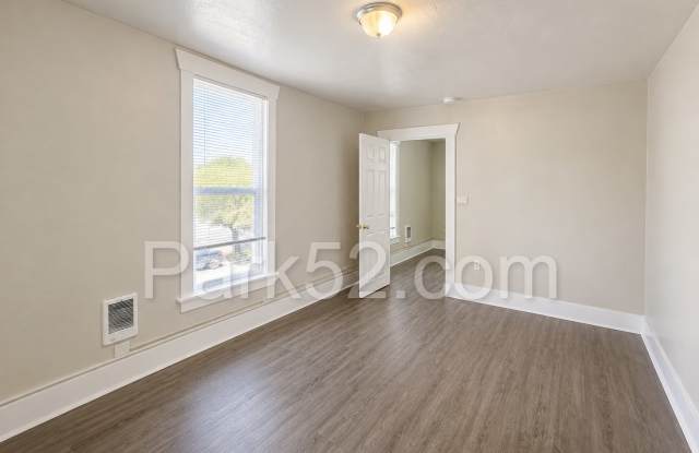 2nd Floor Indoor Cat Friendly Tacoma Area 1 Bedroom Apartment Gallery 4