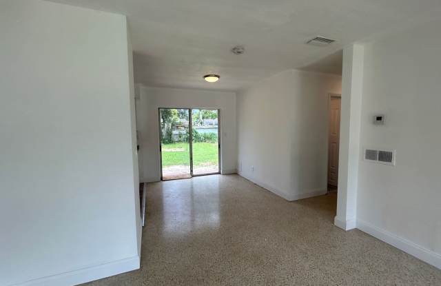 2 Bedroom / 1 Bath Single Family Gallery 4