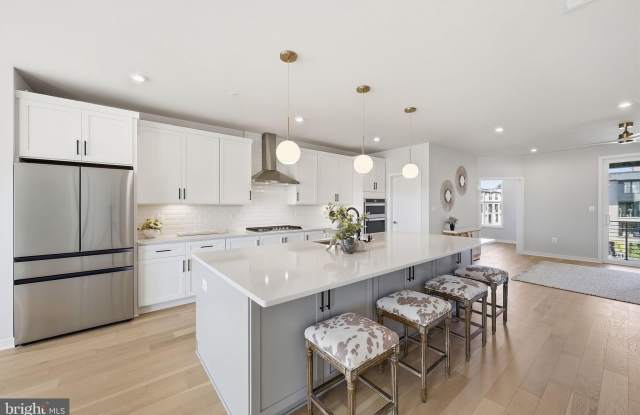 43556 CENTERGATE Drive Gallery 4