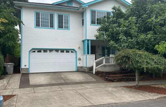 Centrally Located Custom Home each bedroom has an ensuite bath - 415 Northwest 11th Street, Corvallis, OR 97330