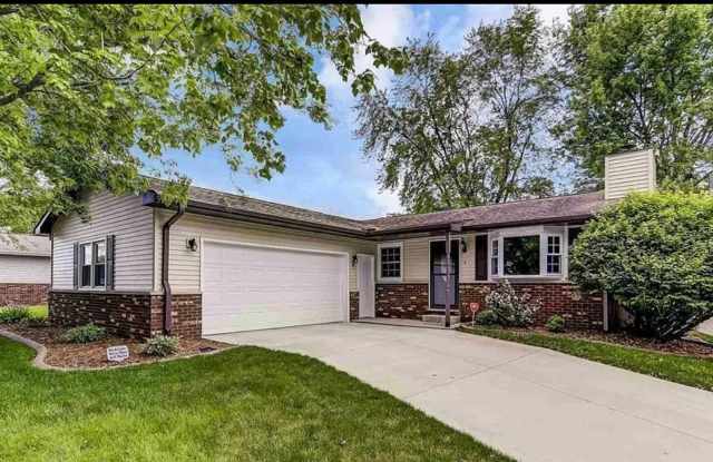JUST LISTED for RENT! photos photos