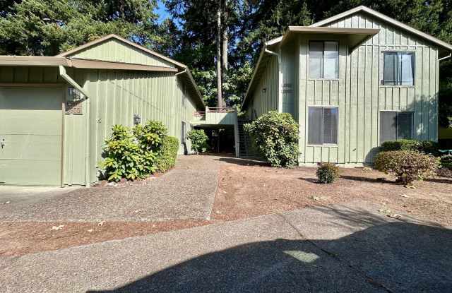Charming Updated Condo in Tranquil Lake Oswego Setting! MOVE-IN SPECIAL! photos photos