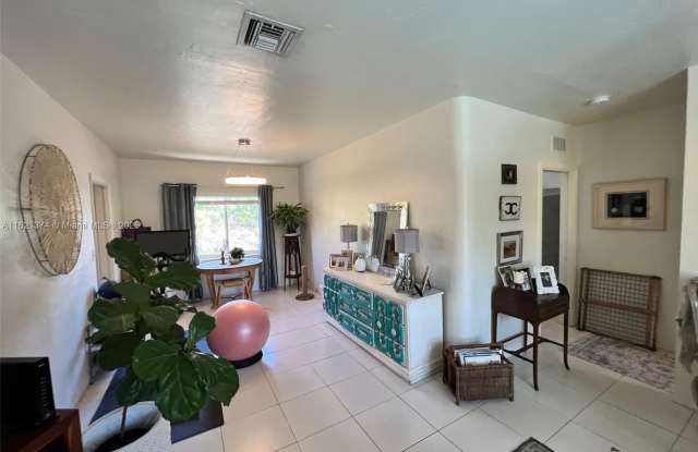 721 NE 16th Ave photos photos