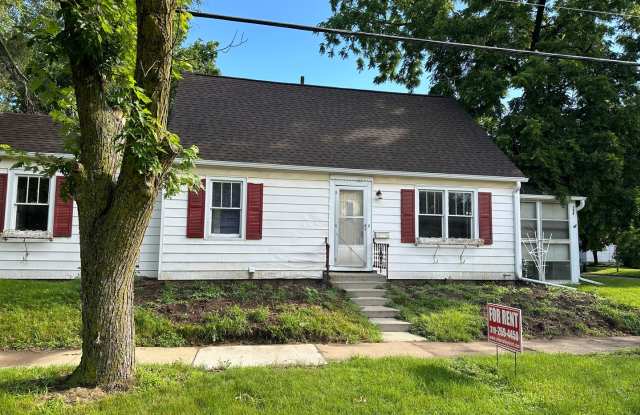 Updated 3 Bedroom, 1 Bathroom House- 744 Wallgate Gallery 1