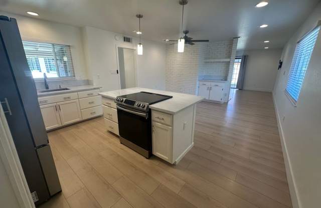 AVAILABLE NOW!!! Gorgeous, Updated 3 Bed / 2 Bath in East Sacramento! Gallery 3
