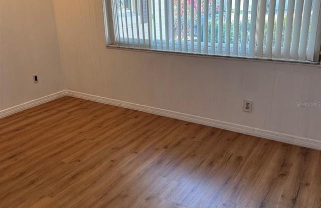6792 TAMARIND Circle Gallery 3