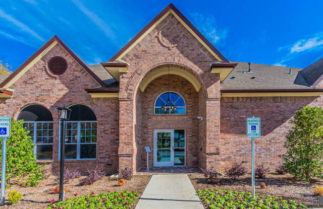 Hickory Manor 62+ Apartments - Senior & Affordable Housing Gallery 2