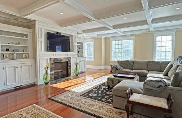 Entire house!!!! Luxury!!! Available September Gallery 3