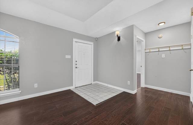 7001 Bentley Avenue Gallery 3