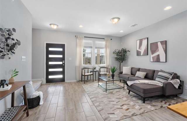 Charming Home in Crystal Springs of Leander Gallery 4