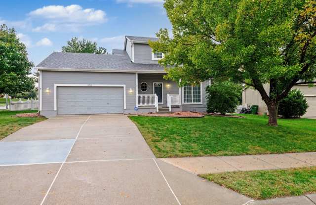 Fantastic Papillion 2-Story Back to Trail Gallery 1