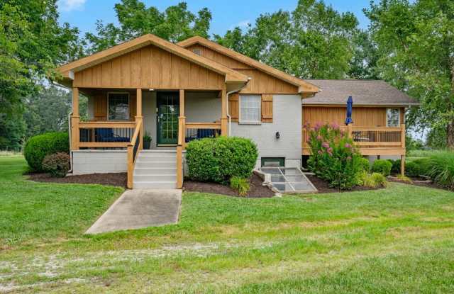 COUNTRY LIVING | SPACIOUS HOME | BEAUTIFUL OUTDOOR SPACE | Rogersville! Gallery 1