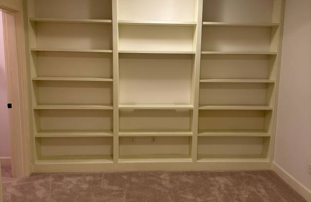 109 Northwest Shy Bear Way photos photos