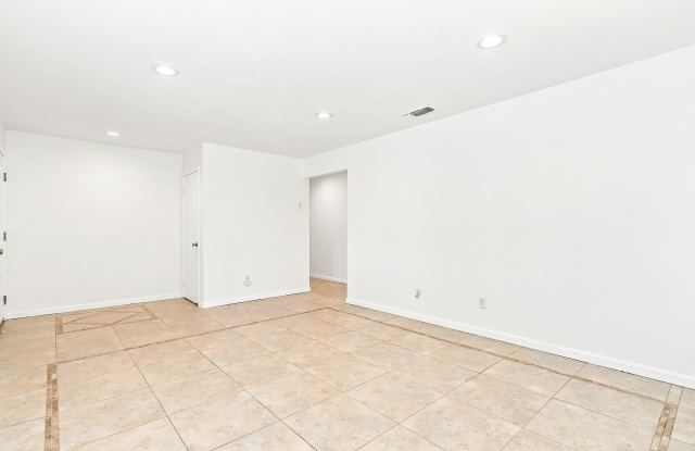 7400 Pennington Way Gallery 2