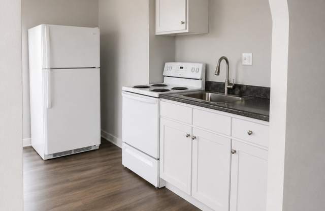 1109 E Kirby Ave (Whim &amp; Proper, LLC) Gallery 2