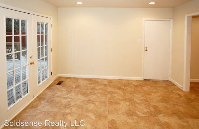 713 Fall Place Gallery 3