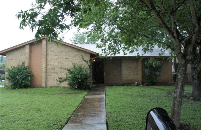 Room in 3 Bedroom Home at Southwest Dr Gallery 4